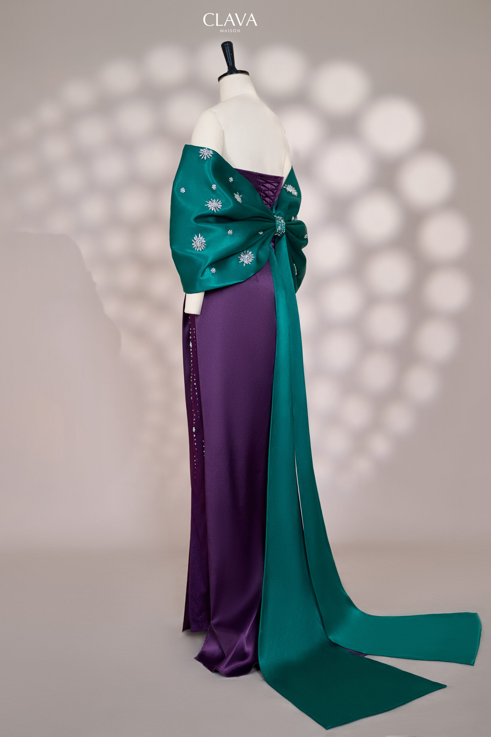 Clava Estevon 26 Long-Tailed Cloak