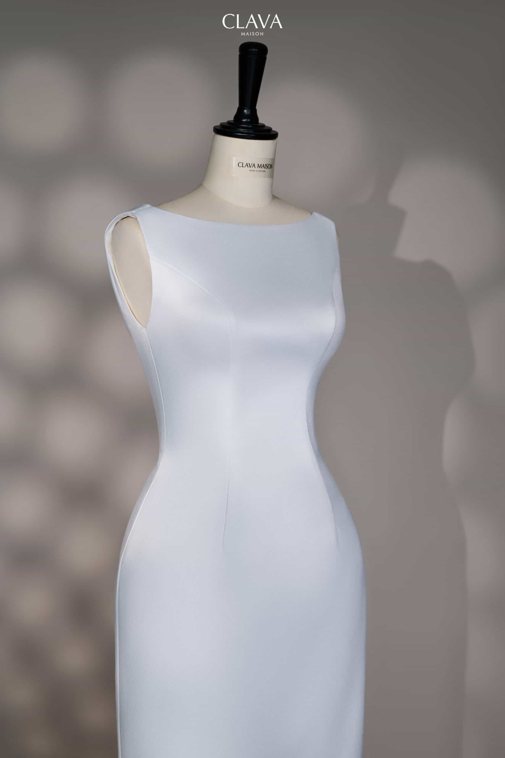 Clava Blanca 27 Custom-Tailored Dress - Image 5